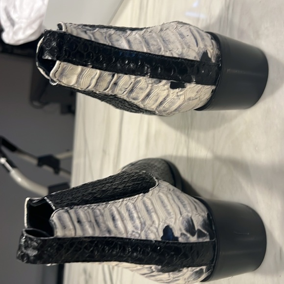 Modern Vice snakeskin boots Size 41- never worn - Picture 5 of 8